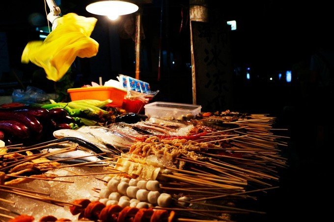 三亚,你怎么看_____一个人的之旅 食:住宿周边各种餐馆,海 鲜烧烤都有