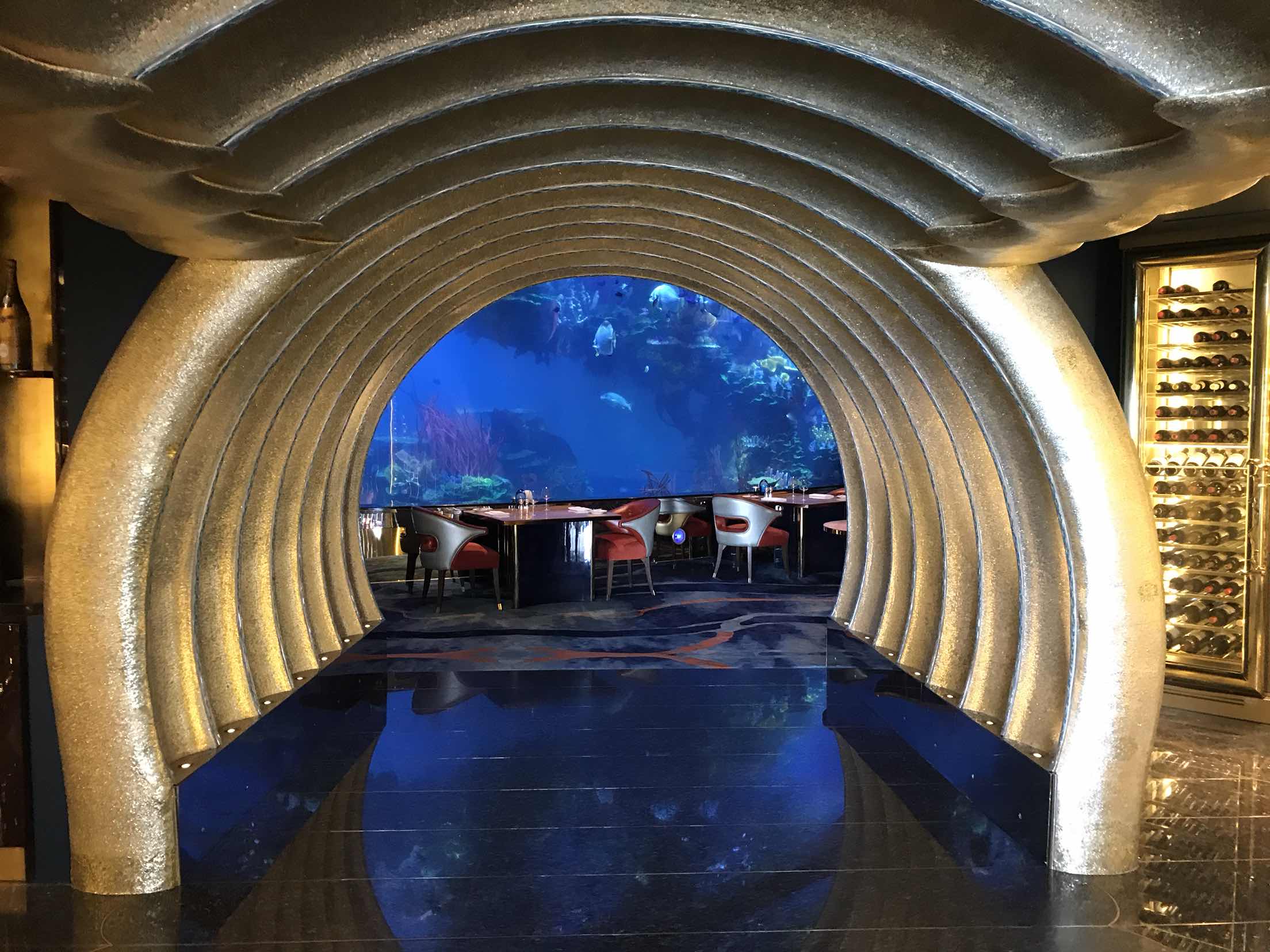 [迪拜]七钻帆船酒店AL MAHARA 海底餐厅--午