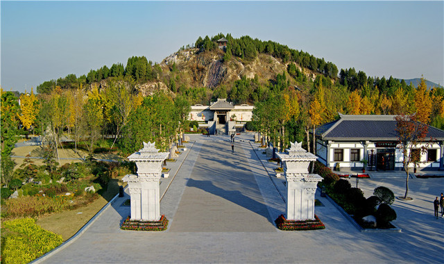 龟山景区(龟山汉墓、圣旨博物馆、点石园石刻艺术馆) 龟山景区(龟山汉墓、圣旨博物馆、点石园石刻艺术馆)