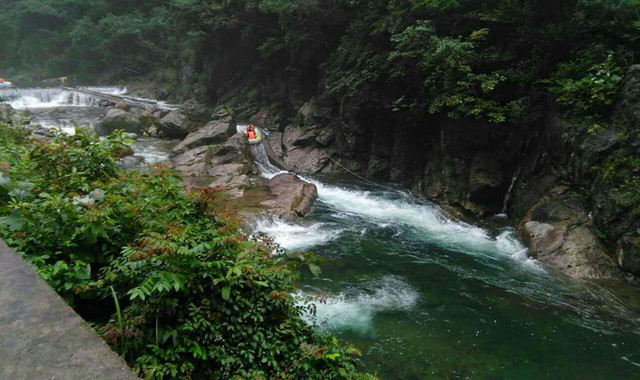 龙王山峡谷漂流 龙王山峡谷漂流
