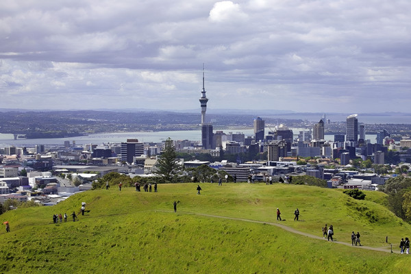 12天9晚·新西兰+奥克兰+基督城+皇后镇+库克海峡轮渡+库克山跟团游