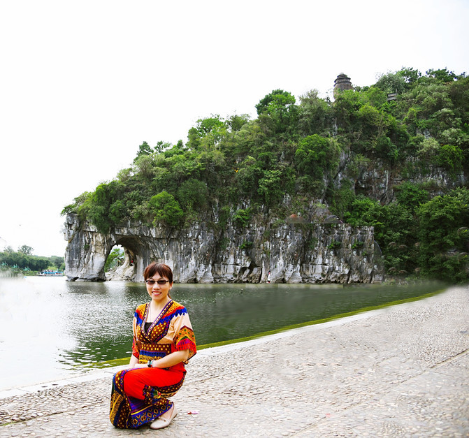 桂林地标,象山公园  这个角度叫做坐拥江山  桂林地标,象山公园