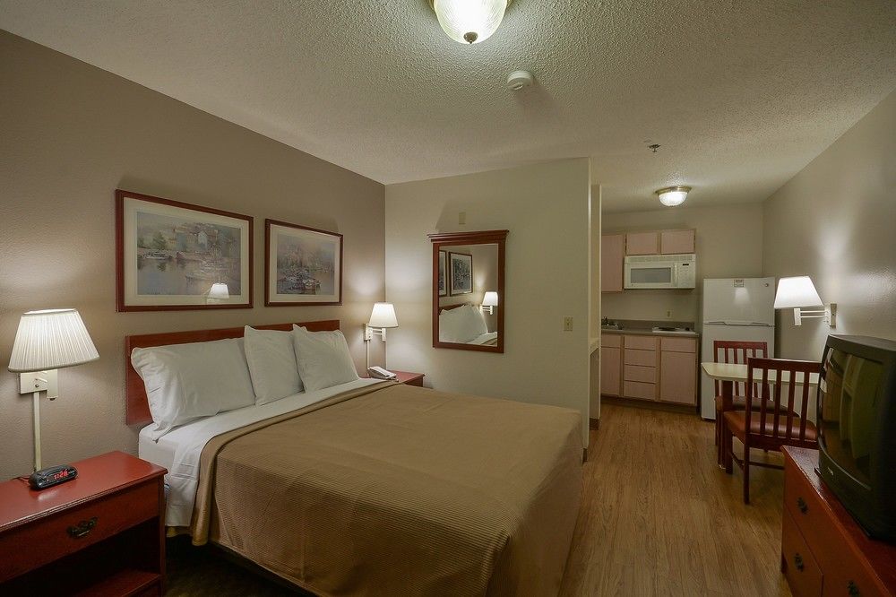 格林波音特城中套房酒店 (intown suites greenpoint)