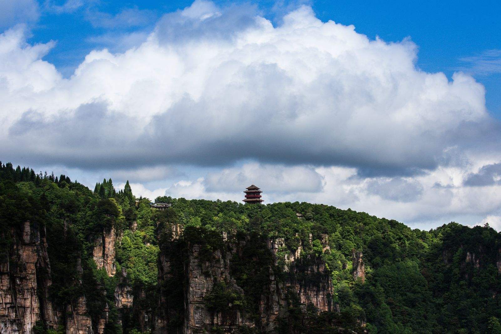 长沙 黄龙洞 张家界国家森林公园 天门山森林公园 玻璃栈道双飞5日跟