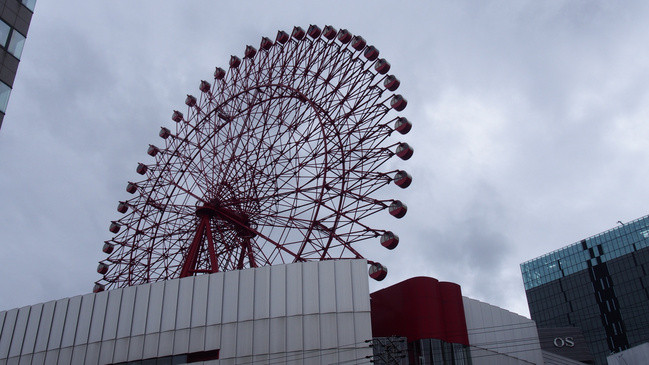 百货大楼的摩天轮. 梅田商圈