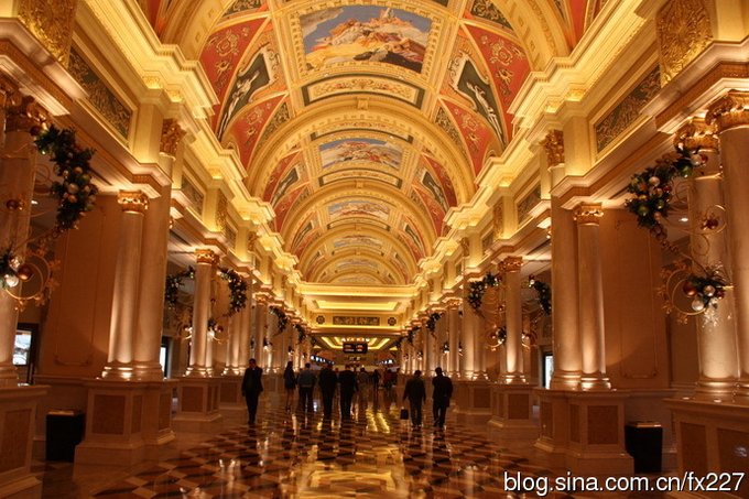 澳门街实拍:金碧辉煌的圣诞灯饰(图) - 澳门游记攻略【同程旅游攻略】