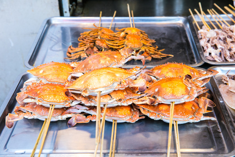 飞蟹也被串成串了! 有滋有味游泉城