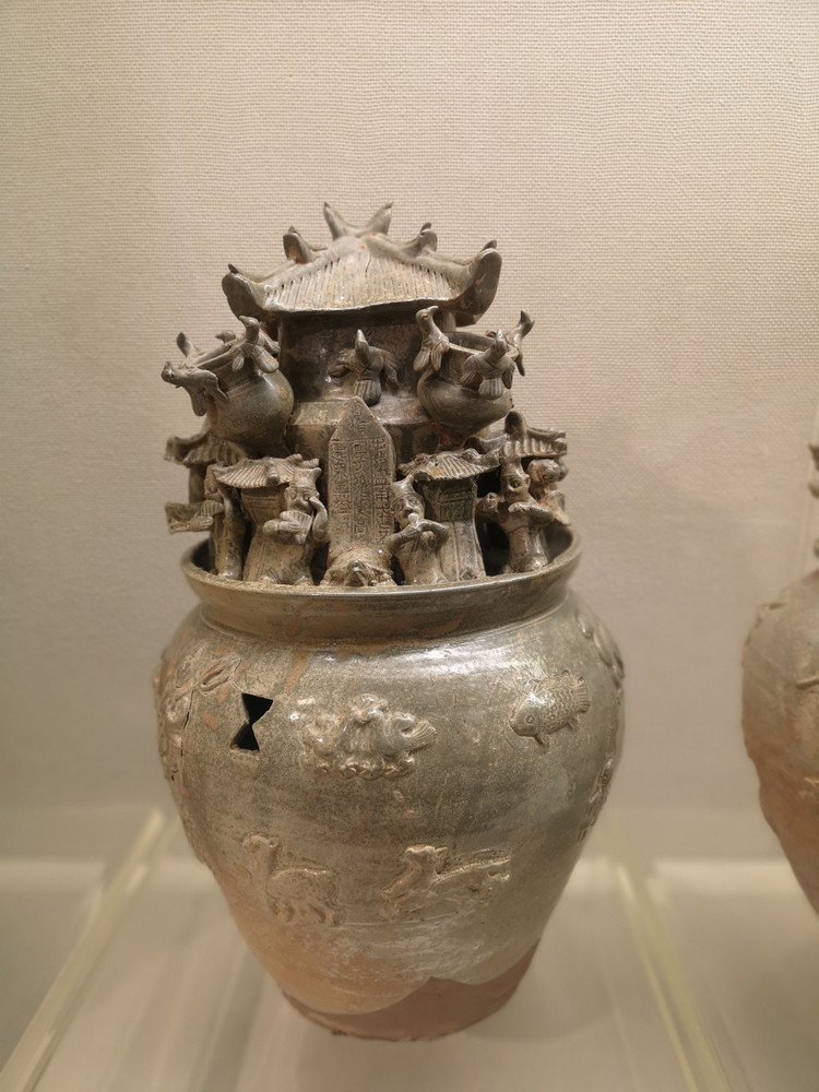 (绍兴南池出土的西晋青瓷谷仓) 绍兴越国文化博物馆