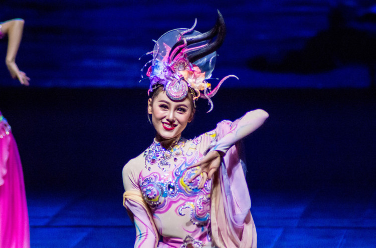 漫游在桂林山水画卷里的千古情韵中