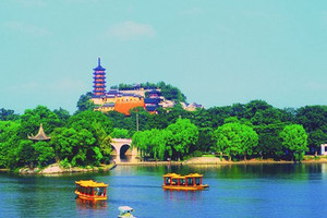 山东聊城旅游景点大全排名 rBLkBVkMF_GAQmQZAAEAAMKBpNo594_300x200_00.jpg