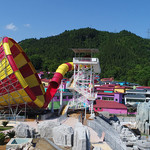 万山彩虹海水上乐园