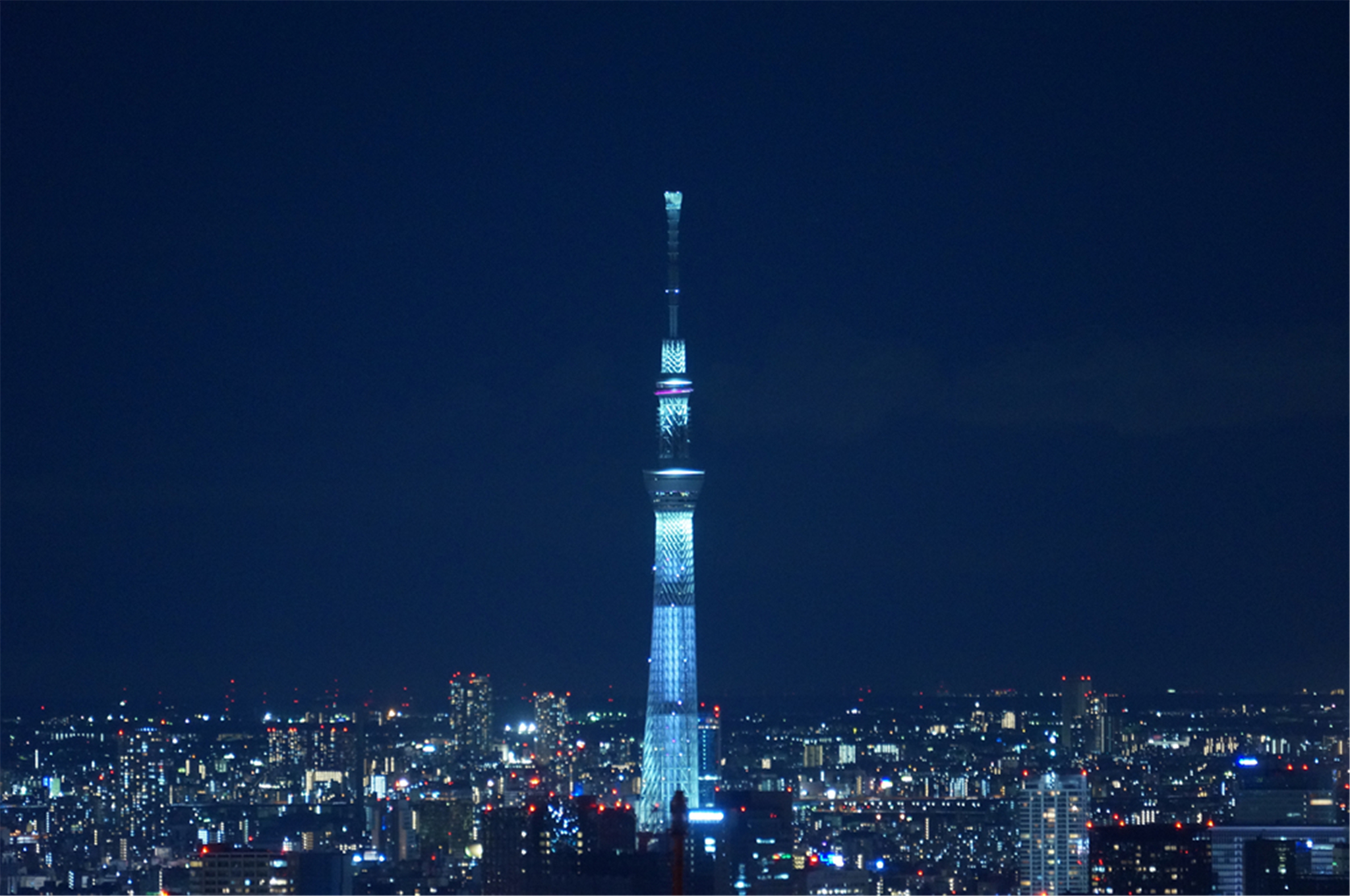 东京晴空塔  又名东京天空树,高634米,仅次于迪拜塔的哈利法塔,是去