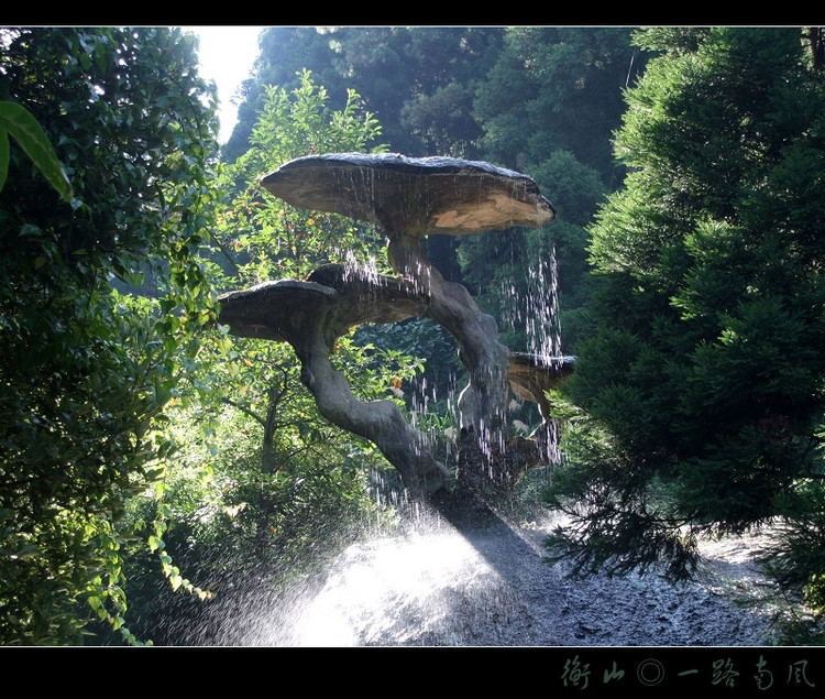 衡阳 盛夏的衡山    南台寺离福严寺不远,相对于福严寺古朴的建筑特色