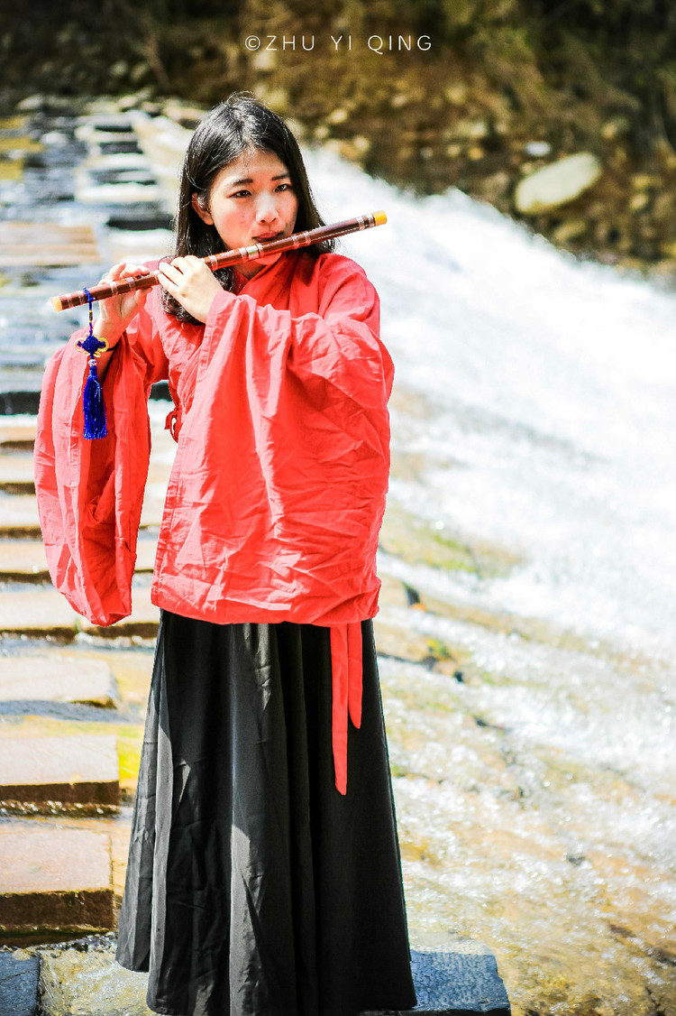 牯牛降龙门潭,红衣轻抚笛上音