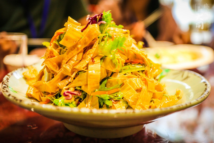 西北莜面村:不输西贝的特色餐馆 凉拌的油豆皮,作为开胃小菜非常不错.
