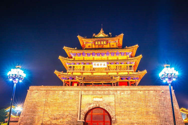 也被称作"余木楼","鼓楼","东昌楼",在聊城古城中央位置