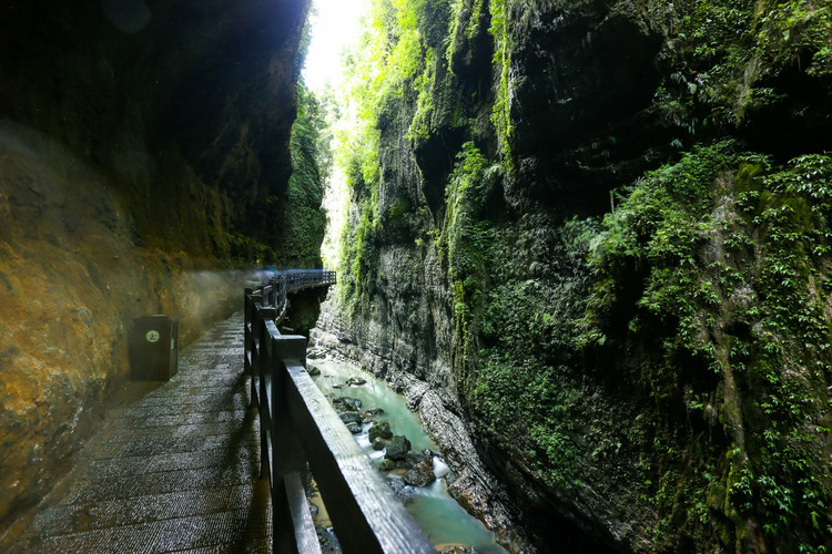 【恩施验客】恩施大峡谷风景独秀,龙船调韵律千古流传.
