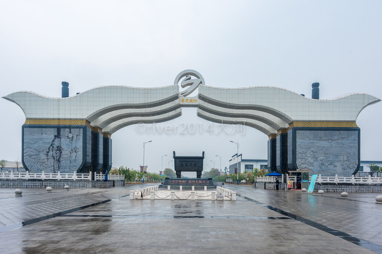 漫步在春天的花海里  [洋河酒厂] 位于宿迁市洋河新区,是全国工业旅游