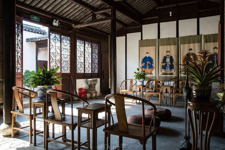 的美榜眼府是清乾隆初期孝子杨岱所建,为杨氏住宅,"颜其室曰爱日斋,曰