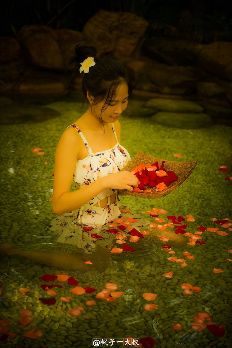 来《极限挑战》拍摄地,妹子教你泡温泉的正确姿势