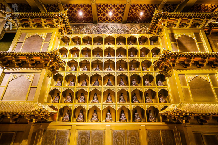 华严寺:我国现存年代较早,保存较完整的一座辽金寺庙建筑群