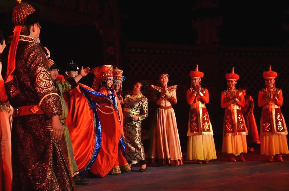 赠送欢乐牧场大通票: 30个娱乐项目(驯马体验,疯狂挤牛奶,抓羊游戏