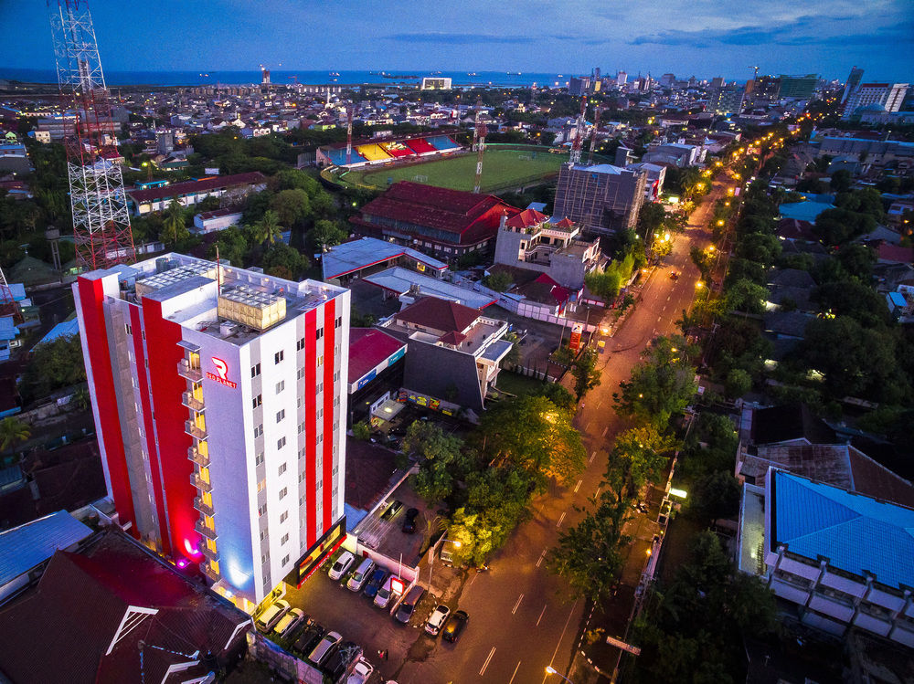 马卡萨红色星球 (red planet makassar)