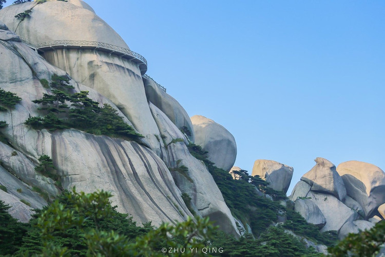 登顶莲花峰,俯瞰天柱群峰