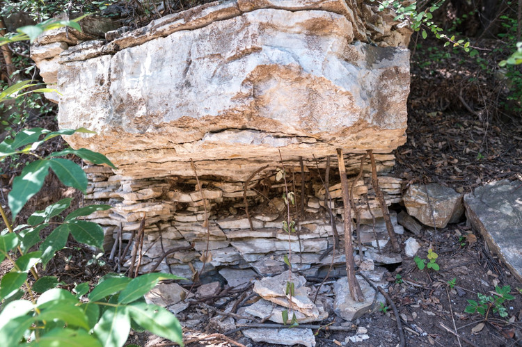 北纬35°的云丘山,风光秀丽神秘的风水宝地 途中也会看到许多石头下面