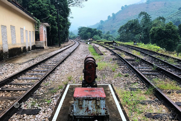 滇越铁路地处我国西南边陲云南省境内,北起云南省省会昆明,途经