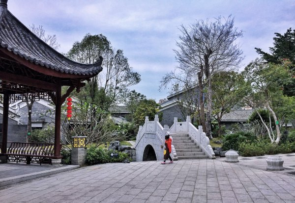 自古受战争侵扰较少,许多古村落幸而保存至今,万洞古村也是其中的代表