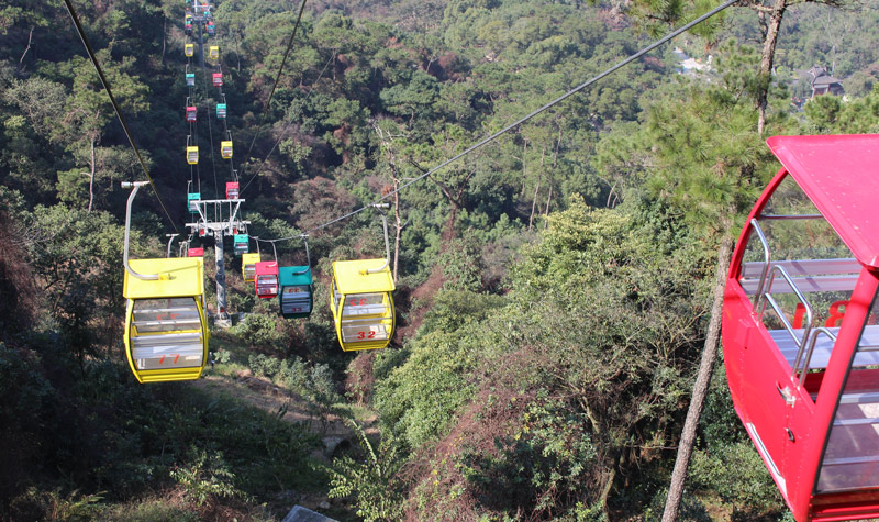 叱石观光缆车索道全长800米,高316米.