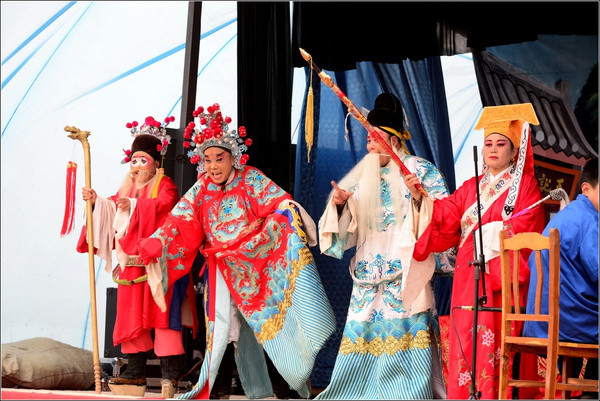 红脸藏雪良是个退伍军人,退伍后也爱上了戏曲,他在《界牌关》中演宋太