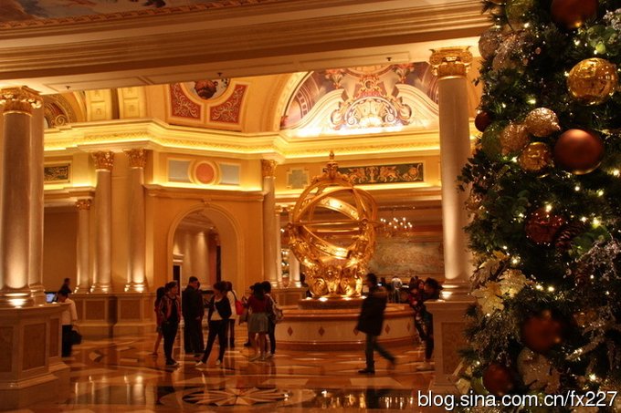 澳门街实拍:金碧辉煌的圣诞灯饰(图) - 澳门游记攻略【同程旅游攻略】