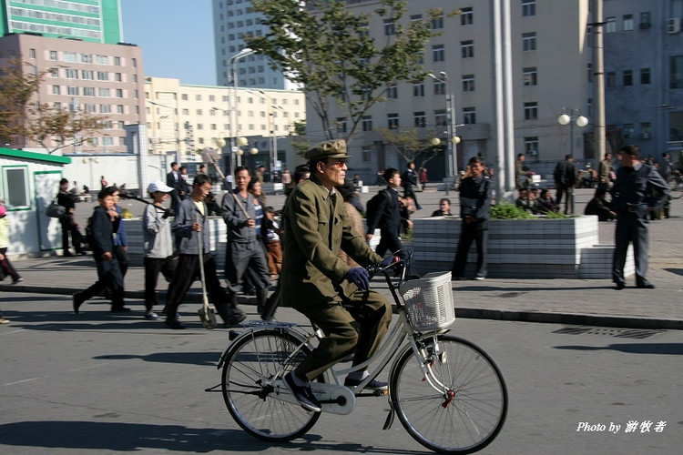 走进朝鲜(六)--- 抓拍平壤老百姓的真实生活