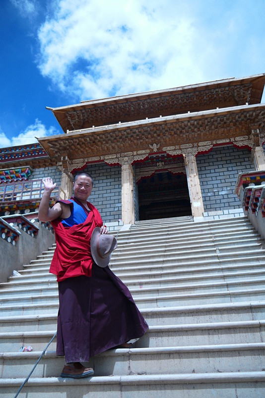 爱上一片土地 川藏北线  一路黄教格鲁派寺庙众多,终于在巴青县的巴青