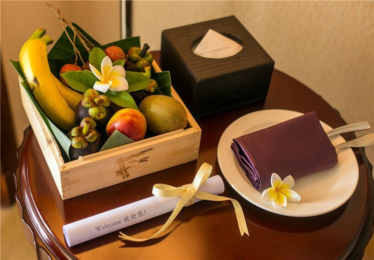 小花瓶,真是满满的感动啊…… 高明碧桂园酒店初体验 入住欢迎果盘,有