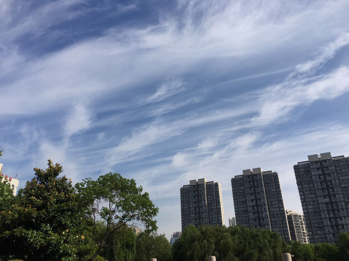 常州今天天气不错,蓝天白云的. 环球恐龙城