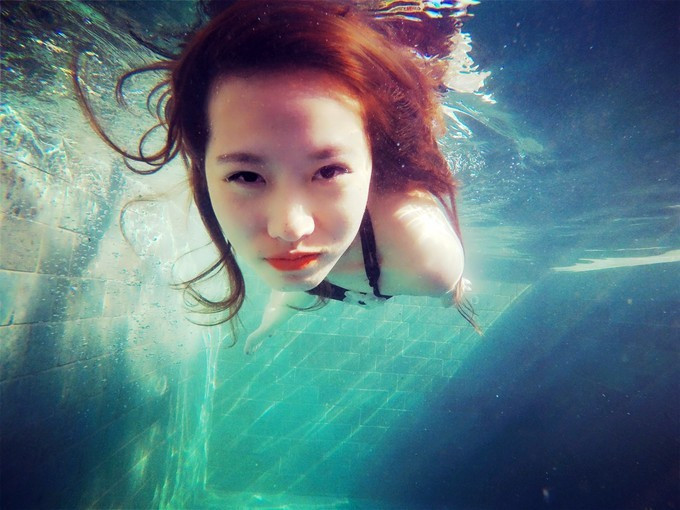 在酒店游泳池第一次尝试在水下睁开眼睛~~ 序言