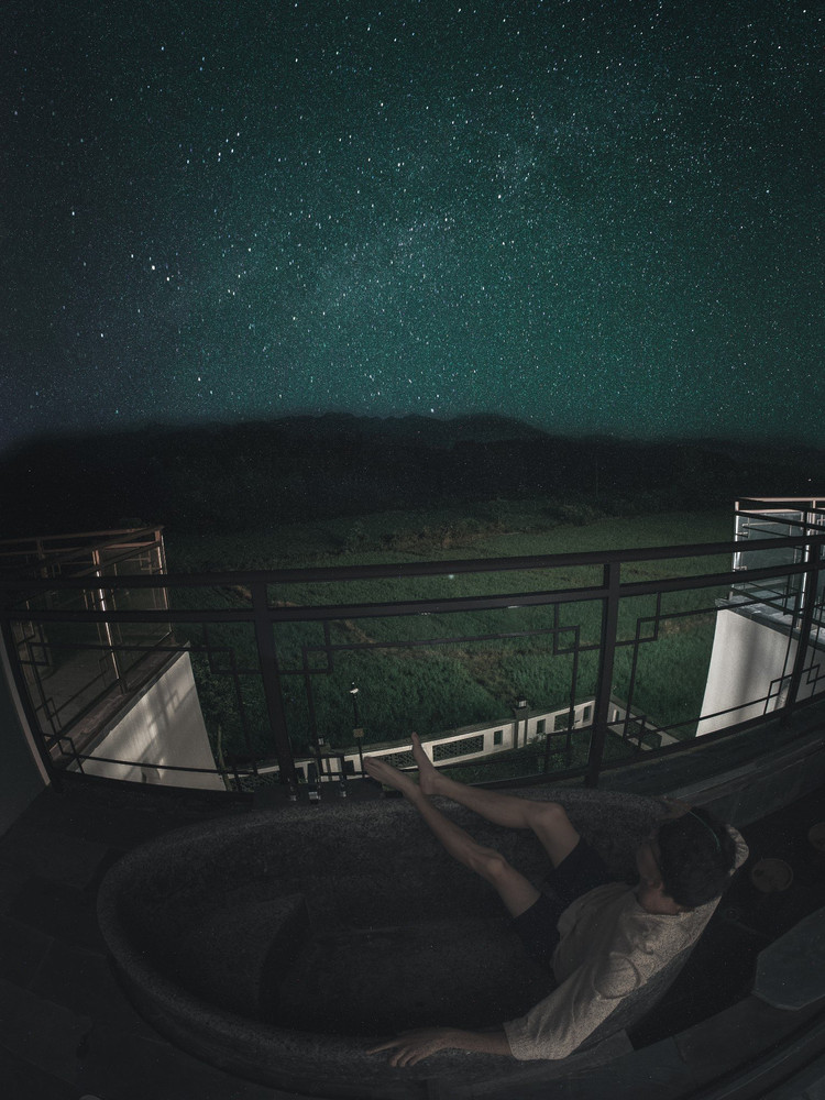 day2半夜--在酒店的露天阳台上看星星