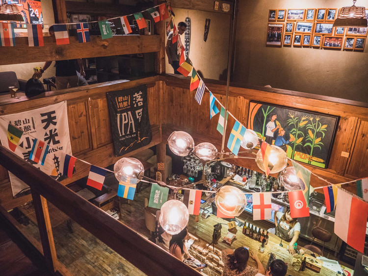 晚游黄山】烟雨江南看星空/火烧云/水墨画般的宏村/碧山书局/猪栏酒吧