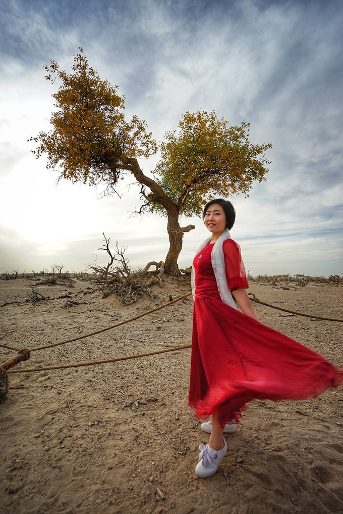 金彩胡杨,大漠公主,民间版偶像来啦~~ - 阿拉善盟游记攻略【同程旅游