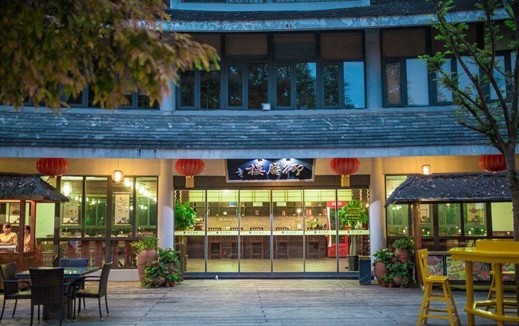 泡完温泉,可以直接在景区内的御膳楼就餐,如果住在景区内的御水温泉