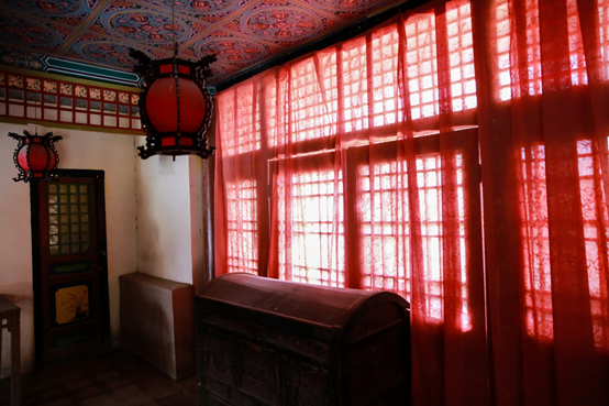 和花房之中,你是否有有幻想过一场不同的奇遇呢,或者是在那古代的闹市