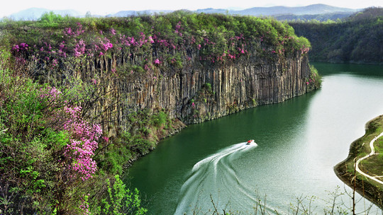 景点地址: 辽宁省丹东市宽甸满族自治县黄椅山大街197号 地图 开放