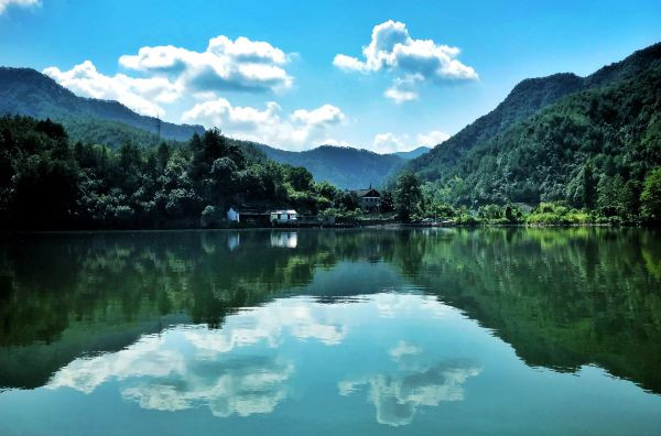 云和仙宫嬉水盛夏,品味十里云河山水情怀