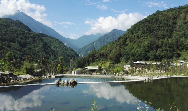 卧龙自然保护区耿达镇,海拔1700米,距离都江堰市区45公里,周边旅游