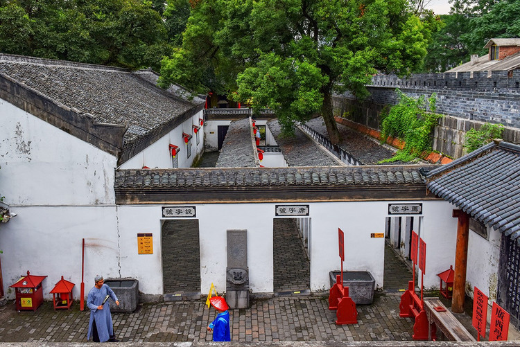 清顺治年间,王城被废,朝廷在此建立了广西贡院,以利八桂学子应试科举