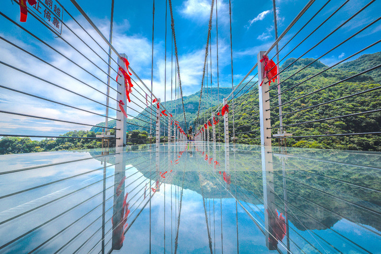 最好玩的攻略在这里 脚下是山崖,眼前是世界,云丘山玻璃桥带给你的,绝