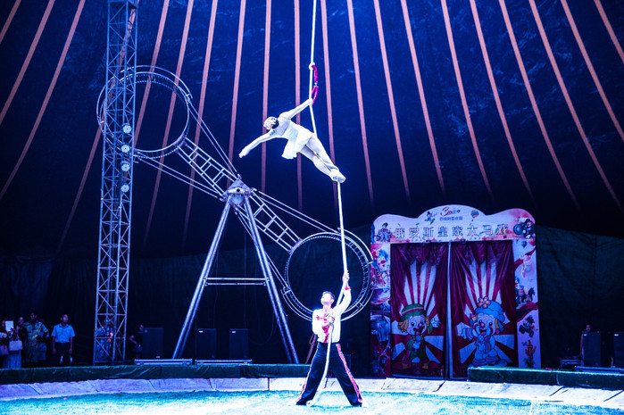 俄罗斯马戏团在广东这个地方首秀,战斗民族特技表演惊艳全场